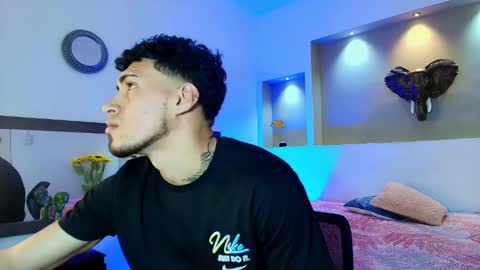 Snapshot of austin_collinss chatting on December 18, 2024, 3:04 am AUSTIN online show from December 18, 2024, 3:04 am