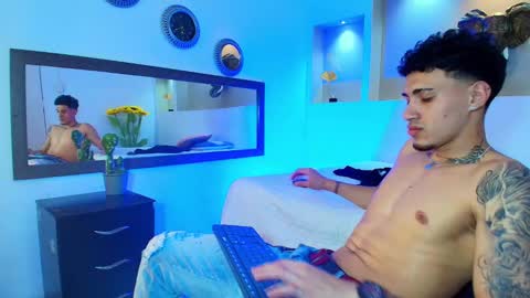 Snapshot of austin_collinss chatting on December 19, 2024, 3:40 am AUSTIN online show from December 19, 2024, 3:40 am