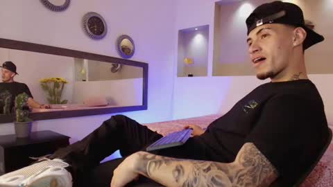 Snapshot of austin_collinss chatting on December 21, 2024, 3:36 am AUSTIN online show from December 21, 2024, 3:36 am