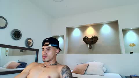 Snapshot of austin_collinss chatting on February 4, 2025, 5:21 am AUSTIN online show from February 4, 2025, 5:21 am