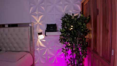 austin_rouse online show from September 28, 2025, 3:56 am