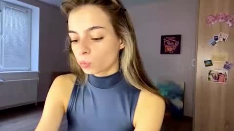 Snapshot of austinmehling chatting on November 11, 2025, 9:53 am Nika online show from November 11, 2025, 9:53 am