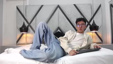 Snapshot of austinreeds chatting on September 29, 2025, 11:59 am austinreeds online show from September 29, 2025, 11:59 am