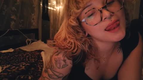 Autie 3 online show from April 19, 2026, 3:17 am