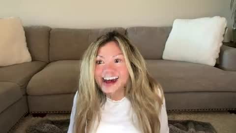Snapshot of ava_petite_ chatting on July 10, 2026, 6:10 pm Little Ava online show from July 10, 2026, 6:10 pm