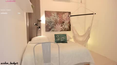 Avalon online show from October 11, 2025, 8:29 pm