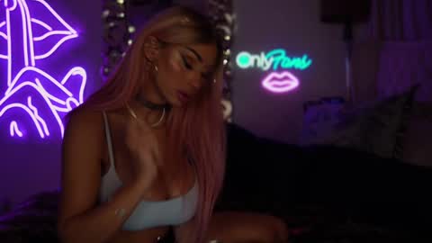 AvalonnFoxx online show from December 14, 2024, 8:56 am