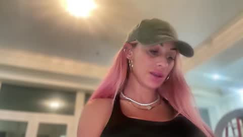 AvalonnFoxx online show from December 16, 2024, 6:10 am