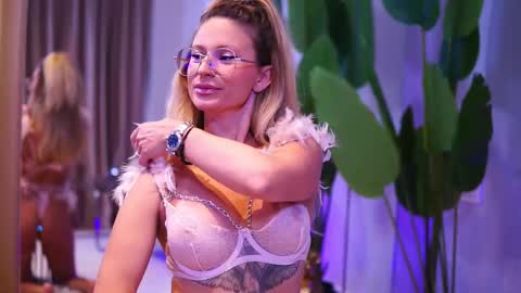 Snapshot of avamaddisson chatting on October 12, 2025, 3:27 am Ava online show from October 12, 2025, 3:27 am