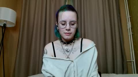 avaobierne online show from May 27, 2026, 6:43 am