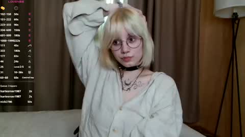 Snapshot of avaobierne chatting on June 9, 2026, 8:04 am avaobierne online show from June 9, 2026, 8:04 am