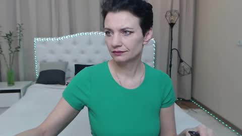 Snapshot of avasaturnian chatting on February 1, 2026, 8:13 am avasaturnian online show from February 1, 2026, 8:13 am