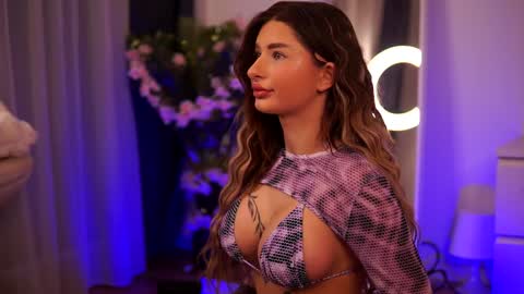 Snapshot of avashay chatting on January 20, 2025, 1:39 am Carina online show from January 20, 2025, 1:39 am