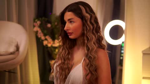 Snapshot of avashay chatting on January 27, 2025, 3:26 am Carina online show from January 27, 2025, 3:26 am