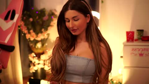 Snapshot of avashay chatting on February 1, 2025, 4:46 am Carina online show from February 1, 2025, 4:46 am