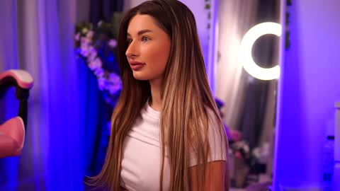 Snapshot of avashay chatting on February 3, 2025, 10:21 pm Carina online show from February 3, 2025, 10:21 pm