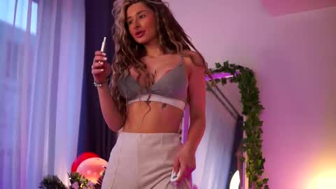 Snapshot of avashay chatting on February 11, 2025, 5:26 am Carina online show from February 11, 2025, 5:26 am