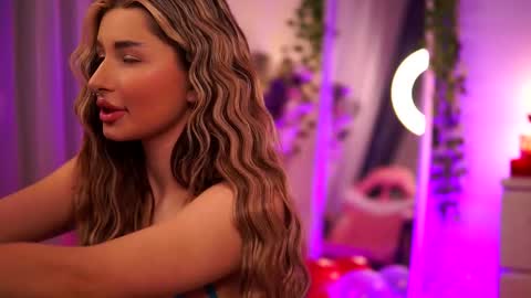 Snapshot of avashay chatting on February 12, 2025, 11:51 pm Carina online show from February 12, 2025, 11:51 pm