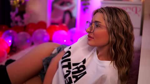 Snapshot of avashay chatting on February 13, 2025, 5:58 am Carina online show from February 13, 2025, 5:58 am