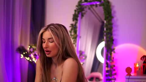 Snapshot of avashay chatting on February 14, 2025, 12:41 am Carina online show from February 14, 2025, 12:41 am