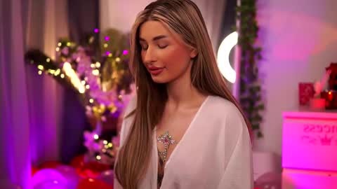 Snapshot of avashay chatting on February 14, 2025, 11:31 pm Carina online show from February 14, 2025, 11:31 pm