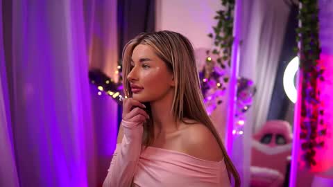 Snapshot of avashay chatting on February 16, 2025, 2:42 am Carina online show from February 16, 2025, 2:42 am