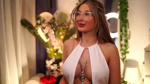 Snapshot of avashay chatting on February 19, 2025, 11:25 pm Carina online show from February 19, 2025, 11:25 pm