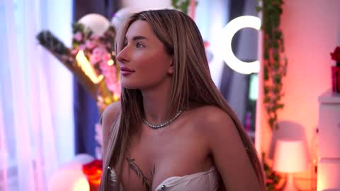 Snapshot of avashay chatting on February 20, 2025, 5:33 am Carina online show from February 20, 2025, 5:33 am