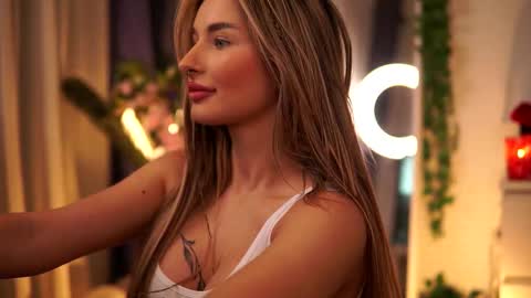 Snapshot of avashay chatting on February 21, 2025, 2:39 am Carina online show from February 21, 2025, 2:39 am