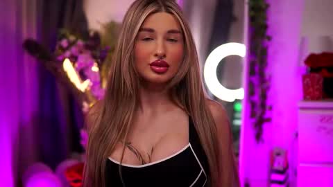 Snapshot of avashay chatting on February 24, 2025, 12:30 am Carina online show from February 24, 2025, 12:30 am