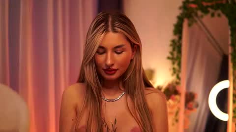 Snapshot of avashay chatting on February 25, 2025, 4:46 am Carina online show from February 25, 2025, 4:46 am