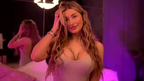 Snapshot of avashay chatting on March 4, 2025, 1:12 am Carina online show from March 4, 2025, 1:12 am