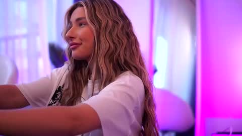 Snapshot of avashay chatting on March 6, 2025, 5:03 am Carina online show from March 6, 2025, 5:03 am