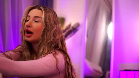 Snapshot of avashay chatting on March 7, 2025, 12:04 am Carina online show from March 7, 2025, 12:04 am