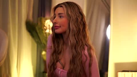 Snapshot of avashay chatting on March 7, 2025, 3:08 am Carina online show from March 7, 2025, 3:08 am