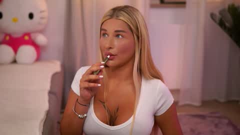 Snapshot of avashay chatting on September 11, 2025, 6:52 pm Carina online show from September 11, 2025, 6:52 pm