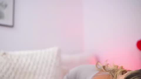 Snapshot of avashay chatting on September 25, 2025, 9:40 pm Carina online show from September 25, 2025, 9:40 pm