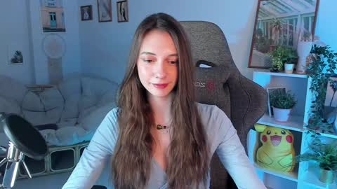 Avie online show from January 8, 2025, 6:31 pm