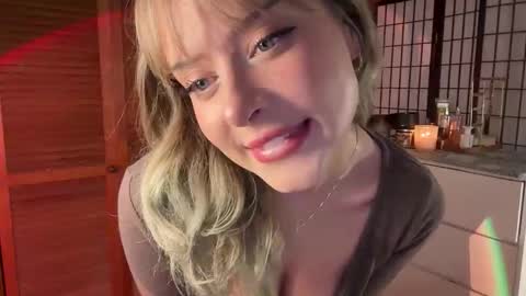 Snapshot of averyyy333 chatting on October 18, 2025, 9:26 pm Avery online show from October 18, 2025, 9:26 pm