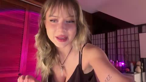 Snapshot of averyyy333 chatting on November 8, 2025, 10:30 pm Avery online show from November 8, 2025, 10:30 pm