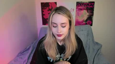 Aviva online show from April 16, 2026, 9:39 pm