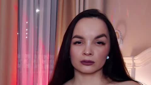 Avrora Inst online show from November 17, 2025, 6:35 pm