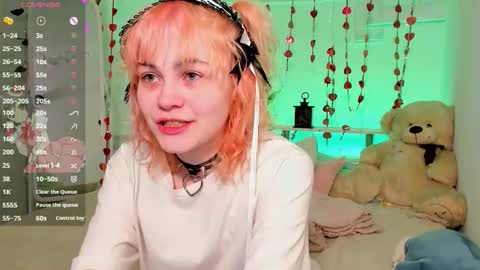 Snapshot of awawrin chatting on November 30, 2025, 8:57 pm Awi online show from November 30, 2025, 8:57 pm