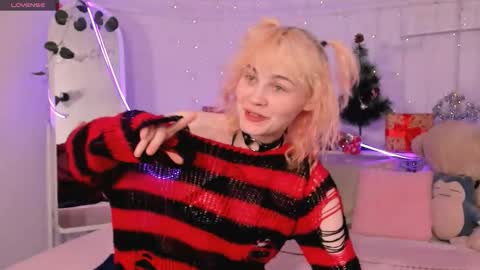 Snapshot of awawrin chatting on December 14, 2025, 9:41 pm Awi online show from December 14, 2025, 9:41 pm