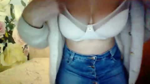 Snapshot of awesomeladyy chatting on February 2, 2025, 6:20 pm awesomeladyy online show from February 2, 2025, 6:20 pm