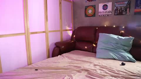 Snapshot of awondrr chatting on April 8, 2026, 9:09 am Alice online show from April 8, 2026, 9:09 am