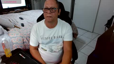 Snapshot of axel264 chatting on April 15, 2026, 8:20 pm Alex online show from April 15, 2026, 8:20 pm