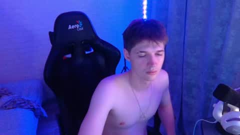 Snapshot of axel_0ne chatting on July 3, 2026, 6:25 pm axel_0ne online show from July 3, 2026, 6:25 pm