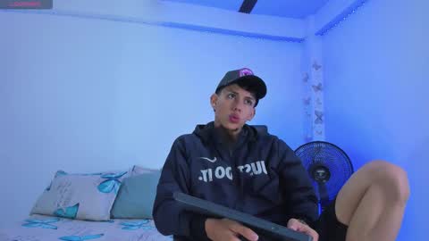 Snapshot of axel_cody_ chatting on October 19, 2025, 11:44 am AXEL online show from October 19, 2025, 11:44 am