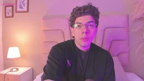 Snapshot of axel_creed chatting on February 10, 2026, 10:19 am Yooung King online show from February 10, 2026, 10:19 am